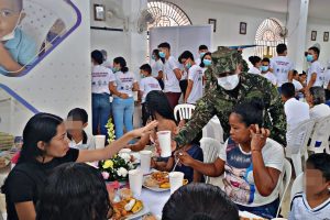 Ejército Nacional y Pastoral Social de Santa Marta se unen para ayudar a familias damnificadas