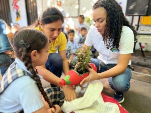 CORPAMAG FORTALECE LOS PROYECTOS AMBIENTALES ESCOLARES CON ENTREGA DE LABORATORIOS AMBIENTALES