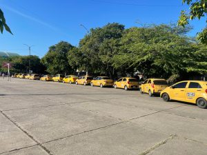 Santa Marta actualiza tarifas de taxis y promueve la app BuenTaxi para mejorar el servicio en 2025